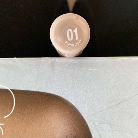 “Maybelline” lip polish in flesh light 01; new/sealed - Picture 3 of 3